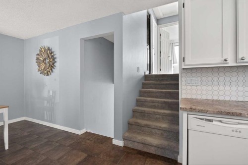 8005 Ranchview Drive Nw, Calgary, AB - Indoor Photo Showing Other Room