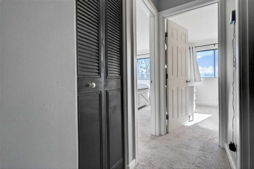 8005 Ranchview Drive Nw, Calgary, AB - Indoor Photo Showing Other Room