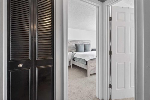 8005 Ranchview Drive Nw, Calgary, AB - Indoor Photo Showing Other Room