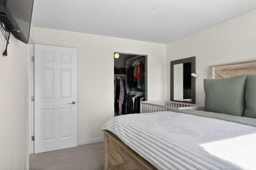 8005 Ranchview Drive Nw, Calgary, AB - Indoor Photo Showing Bedroom