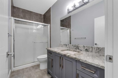 7 Waterford Heights, Chestermere, AB - Indoor Photo Showing Bathroom
