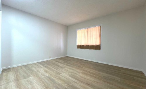 2715 41A Avenue Se, Calgary, AB - Indoor Photo Showing Other Room