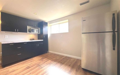 2715 41A Avenue Se, Calgary, AB - Indoor Photo Showing Kitchen