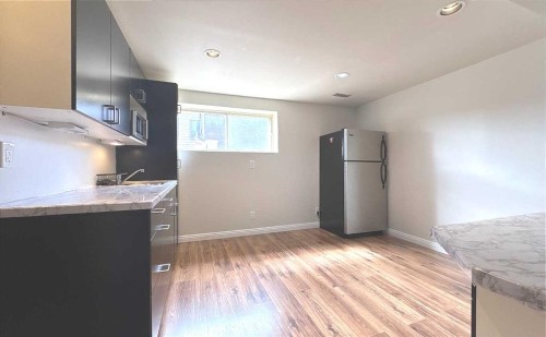 2715 41A Avenue Se, Calgary, AB - Indoor Photo Showing Kitchen