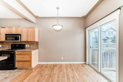 207-620 Luxstone Landing Sw, Airdrie, AB - Indoor Photo Showing Kitchen