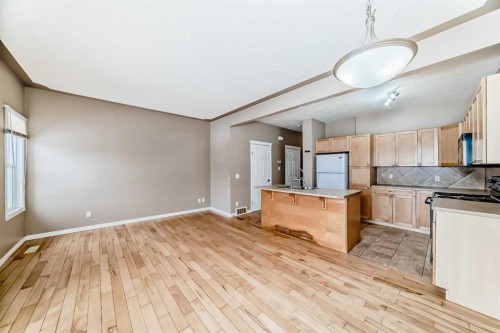 207-620 Luxstone Landing Sw, Airdrie, AB - Indoor Photo Showing Kitchen