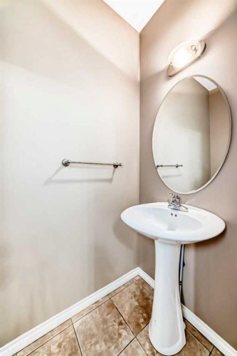 207-620 Luxstone Landing Sw, Airdrie, AB - Indoor Photo Showing Bathroom