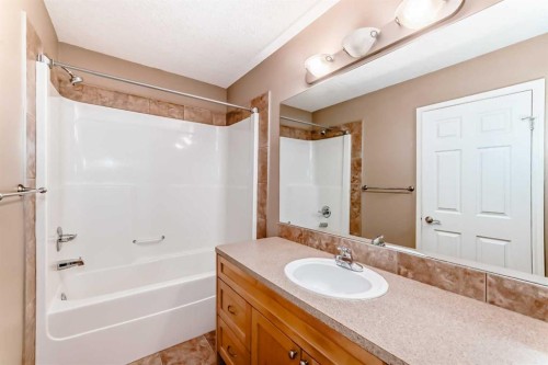 207-620 Luxstone Landing Sw, Airdrie, AB - Indoor Photo Showing Bathroom