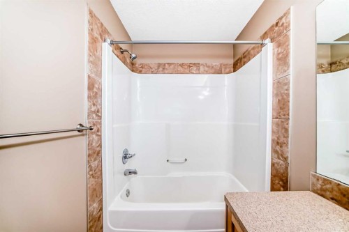 207-620 Luxstone Landing Sw, Airdrie, AB - Indoor Photo Showing Bathroom