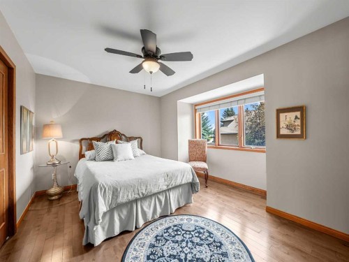 146 Edgeview Road Nw, Calgary, AB - Indoor Photo Showing Bedroom