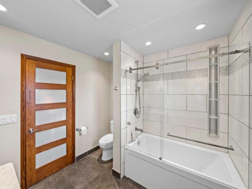 146 Edgeview Road Nw, Calgary, AB - Indoor Photo Showing Bathroom