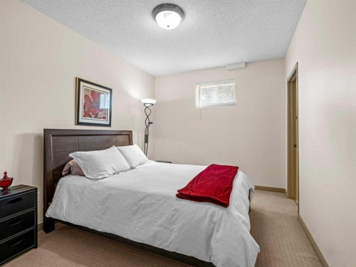 146 Edgeview Road Nw, Calgary, AB - Indoor Photo Showing Bedroom