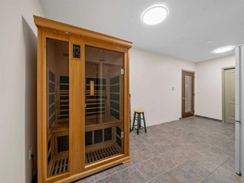 146 Edgeview Road Nw, Calgary, AB - Indoor Photo Showing Other Room