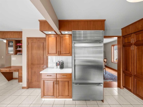 146 Edgeview Road Nw, Calgary, AB - Indoor Photo Showing Kitchen