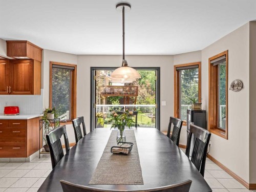 146 Edgeview Road Nw, Calgary, AB - Indoor Photo Showing Dining Room