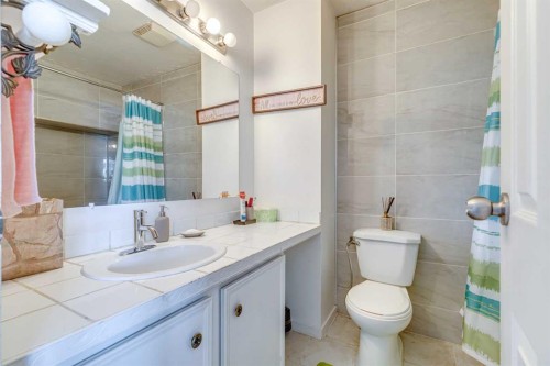 217 Aboyne Place Ne, Calgary, AB - Indoor Photo Showing Bathroom