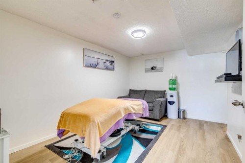 217 Aboyne Place Ne, Calgary, AB - Indoor Photo Showing Bedroom