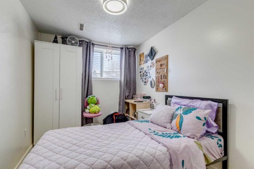 217 Aboyne Place Ne, Calgary, AB - Indoor Photo Showing Bedroom