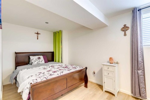 217 Aboyne Place Ne, Calgary, AB - Indoor Photo Showing Bedroom