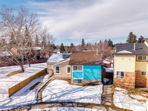217 Aboyne Place Ne, Calgary, AB - Outdoor