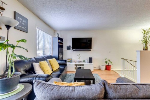 217 Aboyne Place Ne, Calgary, AB - Indoor Photo Showing Living Room