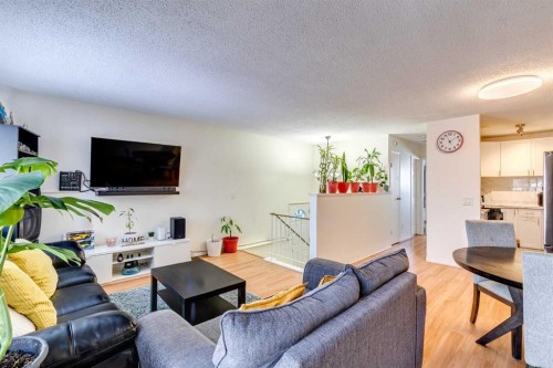 217 Aboyne Place Ne, Calgary, AB - Indoor Photo Showing Living Room