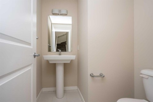 203 Copperstone Park Se, Calgary, AB - Indoor Photo Showing Bathroom