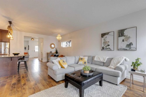 112 Fireside Drive, Cochrane, AB - Indoor Photo Showing Living Room