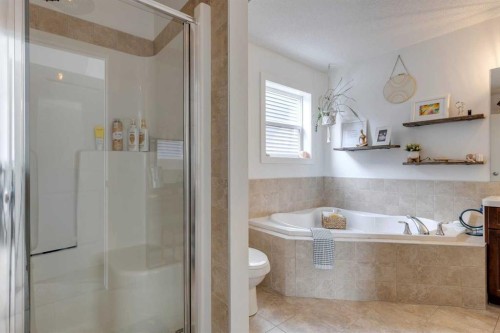 112 Fireside Drive, Cochrane, AB - Indoor Photo Showing Bathroom