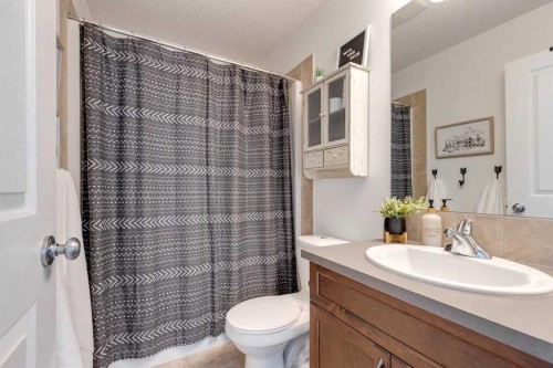 112 Fireside Drive, Cochrane, AB - Indoor Photo Showing Bathroom