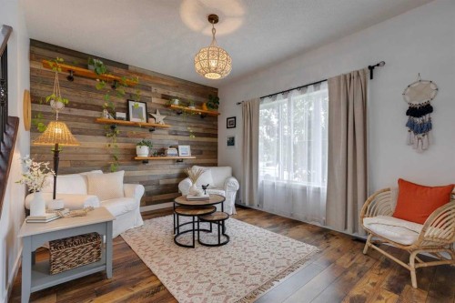 112 Fireside Drive, Cochrane, AB - Indoor Photo Showing Living Room