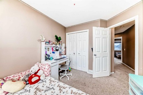 32 Saddlebrook Place Ne, Calgary, AB - Indoor Photo Showing Bedroom