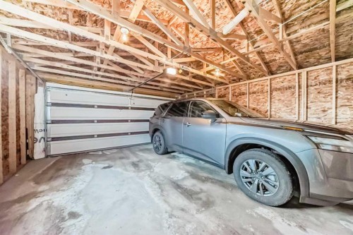 32 Saddlebrook Place Ne, Calgary, AB - Indoor Photo Showing Garage