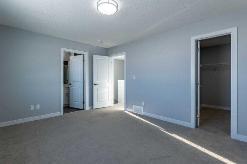 7 Heritage Point, Cochrane, AB - Indoor Photo Showing Other Room
