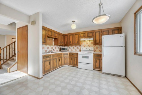 56 Cedarwood Hill Sw, Calgary, AB - Indoor Photo Showing Kitchen