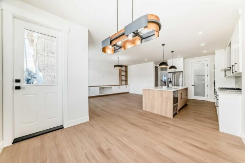 28 Saddlecrest Manor Ne, Calgary, AB - Indoor Photo Showing Kitchen