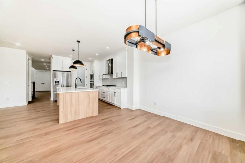 28 Saddlecrest Manor Ne, Calgary, AB - Indoor Photo Showing Kitchen