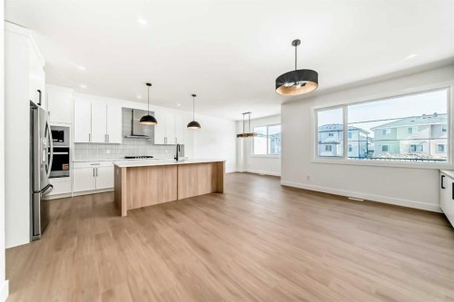 28 Saddlecrest Manor Ne, Calgary, AB - Indoor Photo Showing Kitchen With Upgraded Kitchen