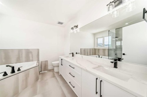 28 Saddlecrest Manor Ne, Calgary, AB - Indoor Photo Showing Bathroom