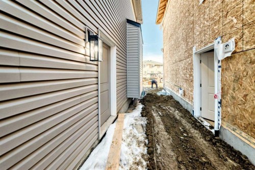 28 Saddlecrest Manor Ne, Calgary, AB - Outdoor