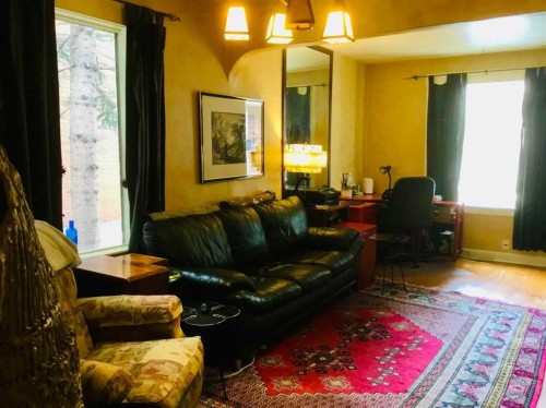 938 5A Street Nw, Calgary, AB - Indoor Photo Showing Living Room