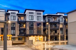 2113-2117 81 Street SW Calgary, AB T3H 6H5