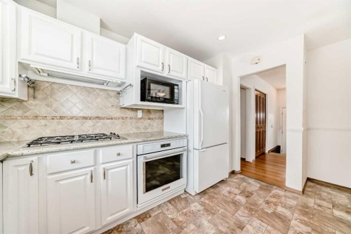 8423 Addison Drive Se, Calgary, AB - Indoor Photo Showing Kitchen