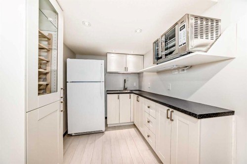 8423 Addison Drive Se, Calgary, AB - Indoor Photo Showing Kitchen
