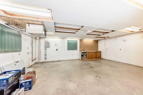 8423 Addison Drive Se, Calgary, AB - Indoor Photo Showing Garage