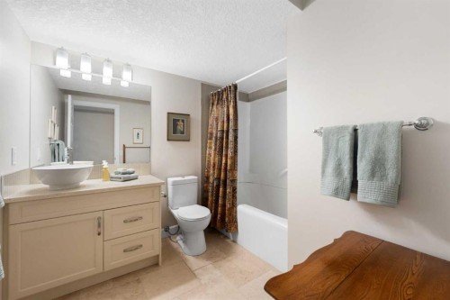 71 Chaparral Close Se, Calgary, AB - Indoor Photo Showing Bathroom