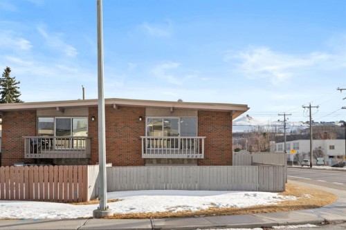 8547 47 Avenue Nw, Calgary, AB - Outdoor