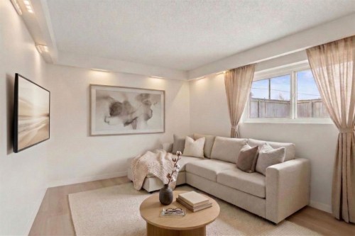 8547 47 Avenue Nw, Calgary, AB - Indoor Photo Showing Living Room