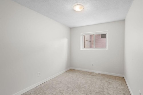 8547 47 Avenue Nw, Calgary, AB - Indoor Photo Showing Other Room