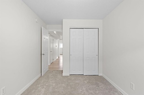 8547 47 Avenue Nw, Calgary, AB - Indoor Photo Showing Other Room